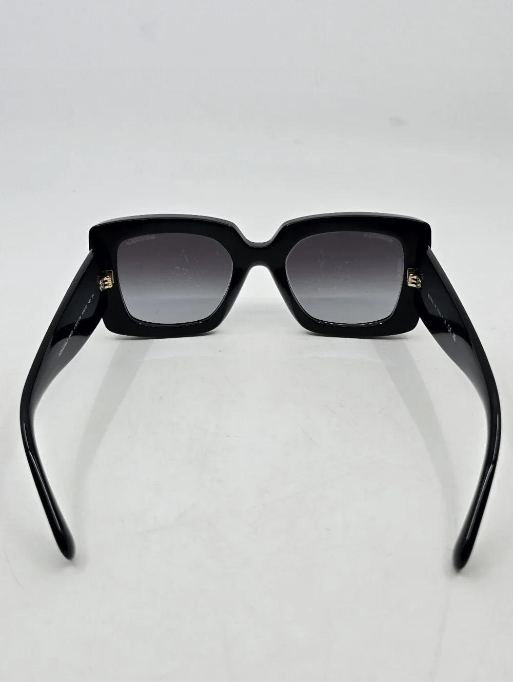 CHANEL good see